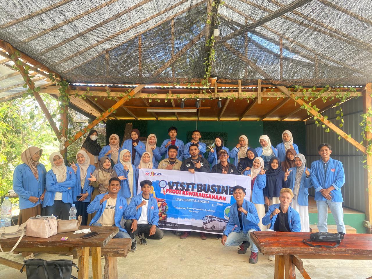 Mahasiswa Prodi Kewirausahaan Universitas Adzkia Kunjungi Koperasi Solok Radjo